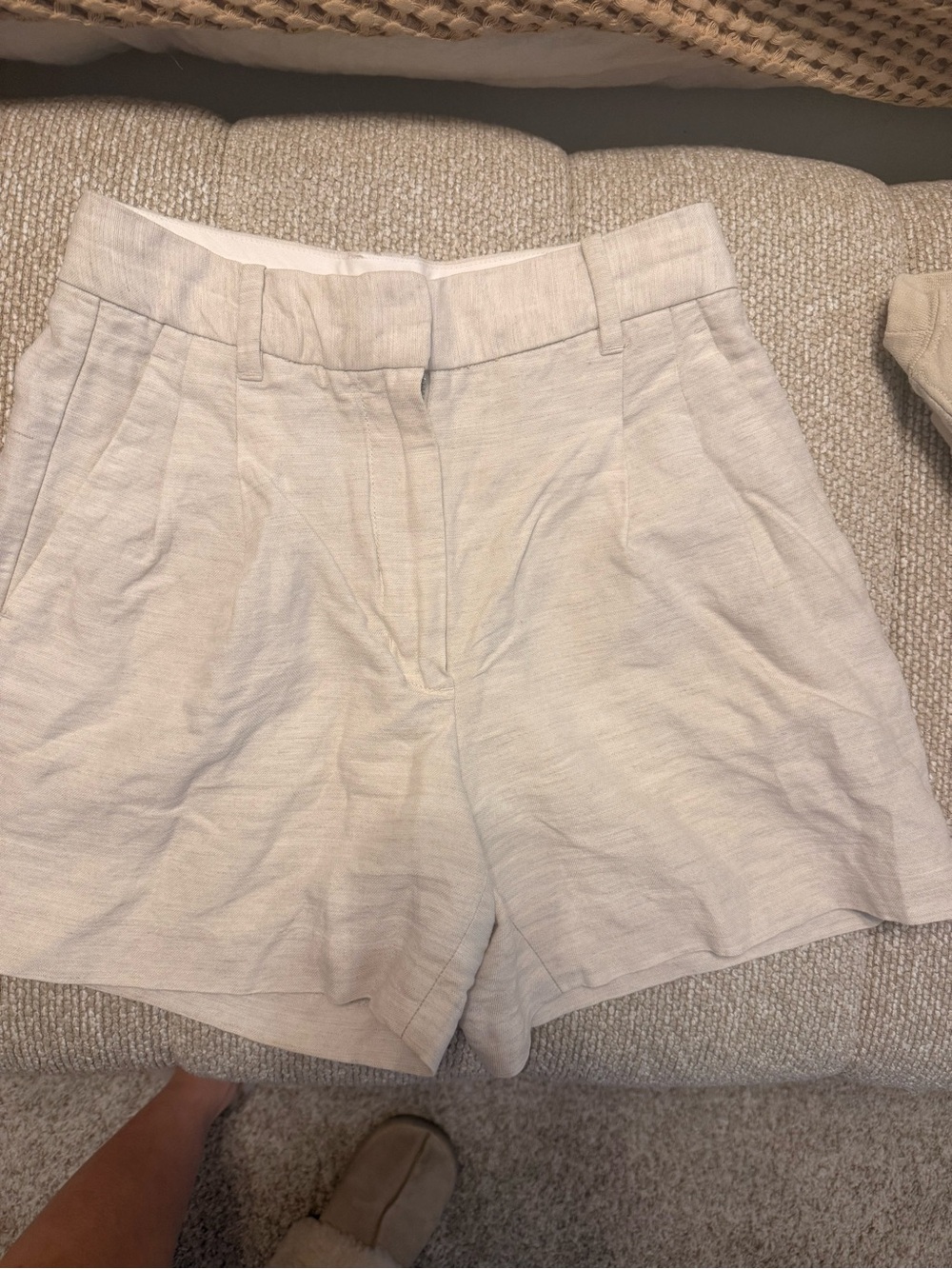 Aritzia Wilfred effortless short size 2 linen